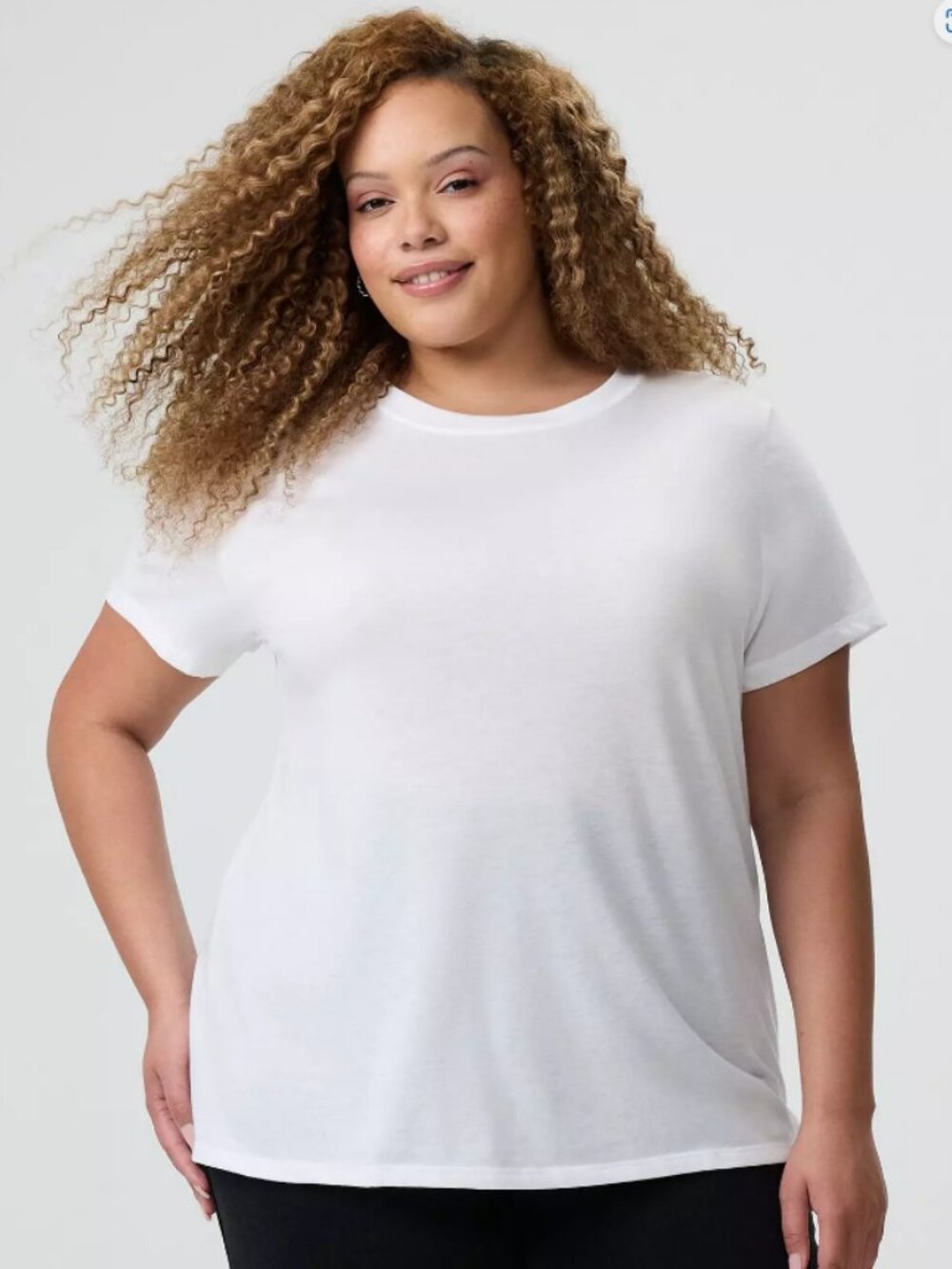TORRID CLASSIC FIT SCOOP NECK WOMEN'S T-SHIRT IN SIZE 2